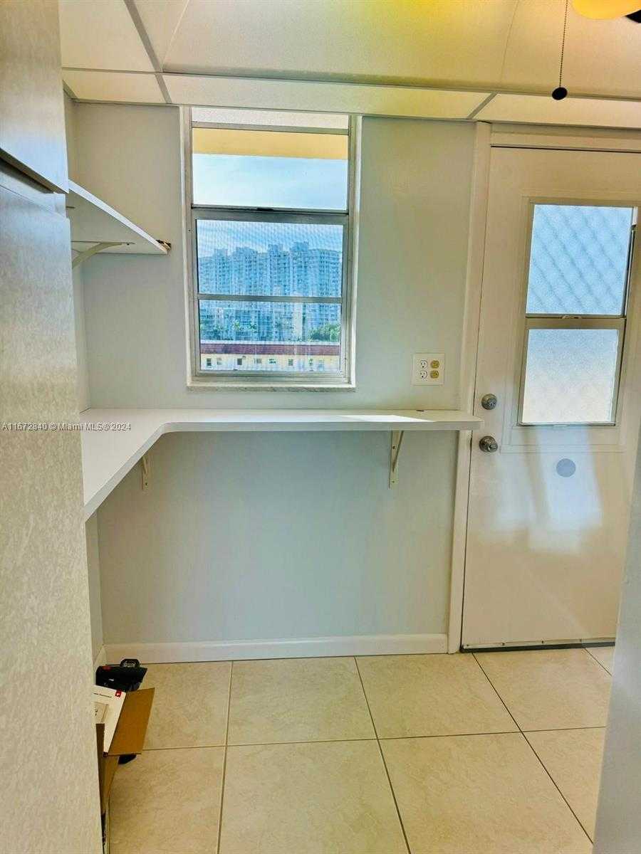 Small Image of 2930 POINT EAST DR #E512, Aventura Number 6