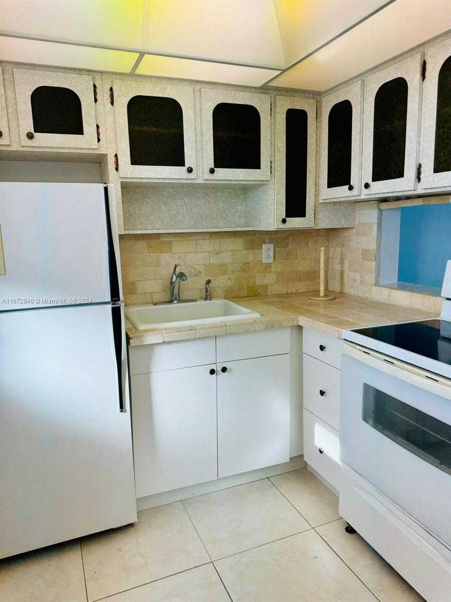 Small Image of 2930 POINT EAST DR #E512, Aventura Number 7