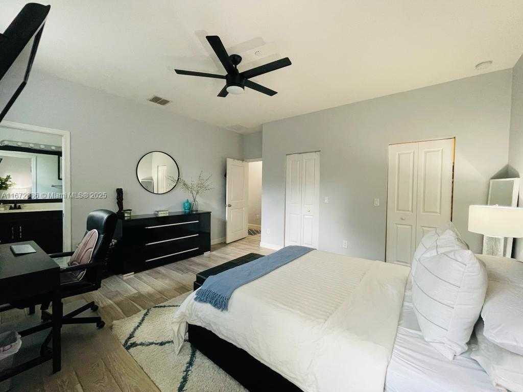 Small Image of 4184 CASCADA CIR, Cooper City Number 26