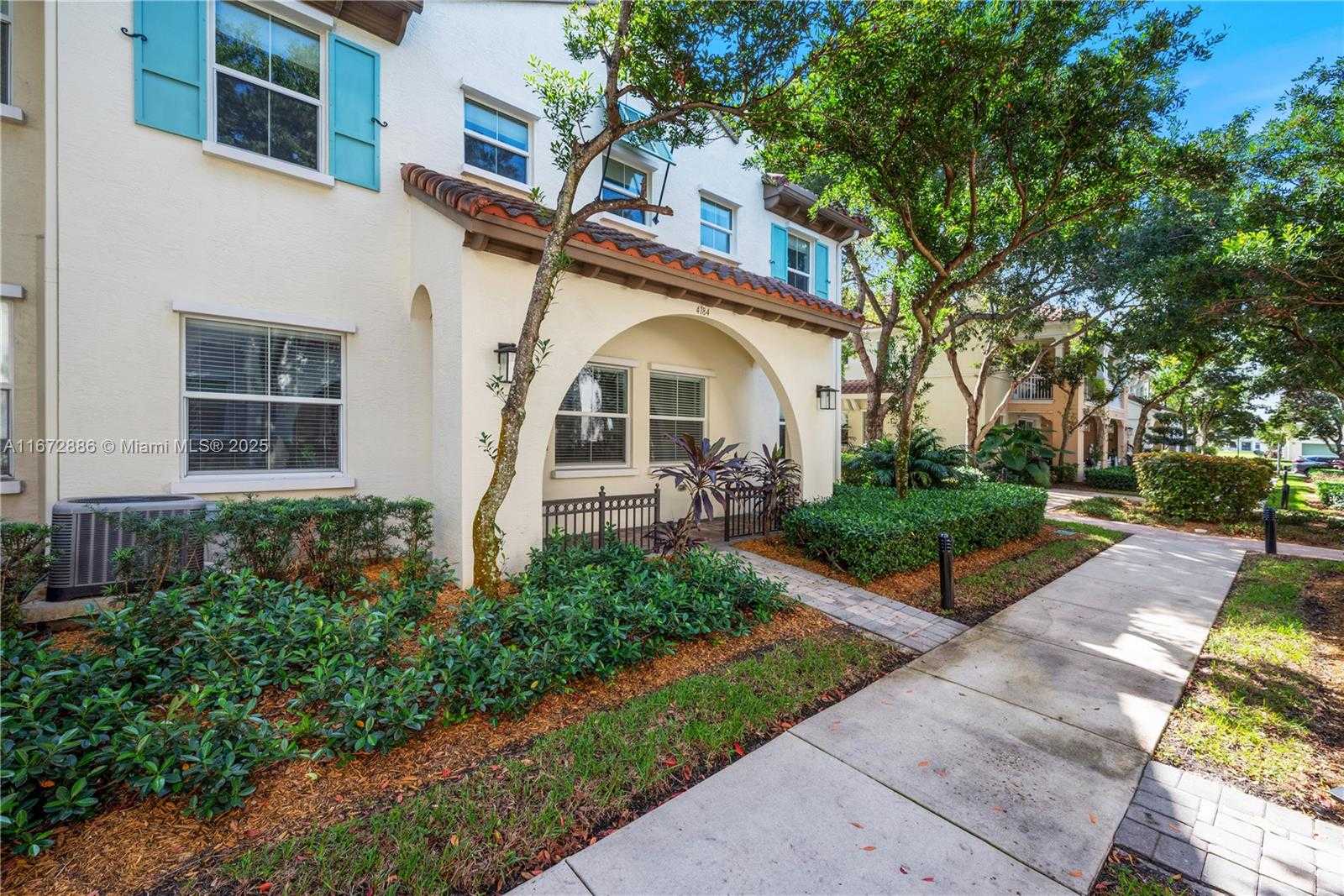 Small Image of 4184 CASCADA CIR, Cooper City Number 29