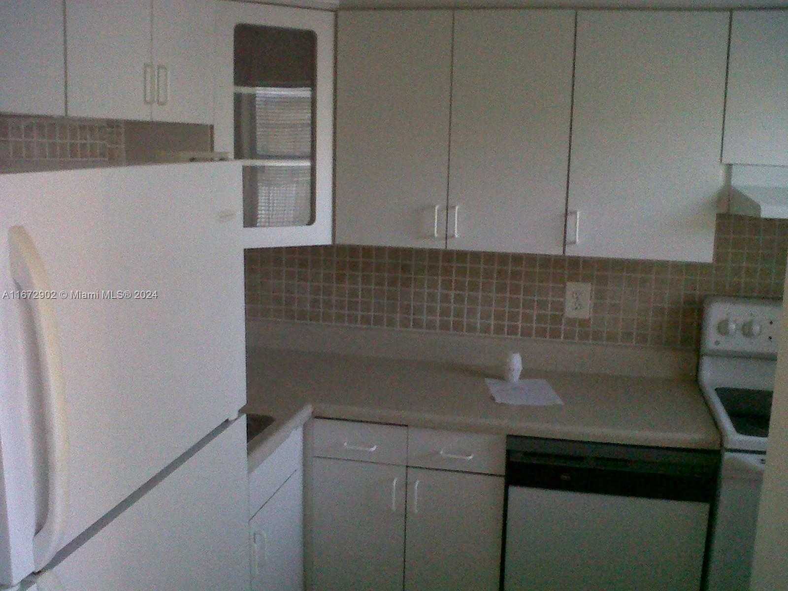 Small Image of 2008 JACKSON ST #E8, Hollywood Number 16