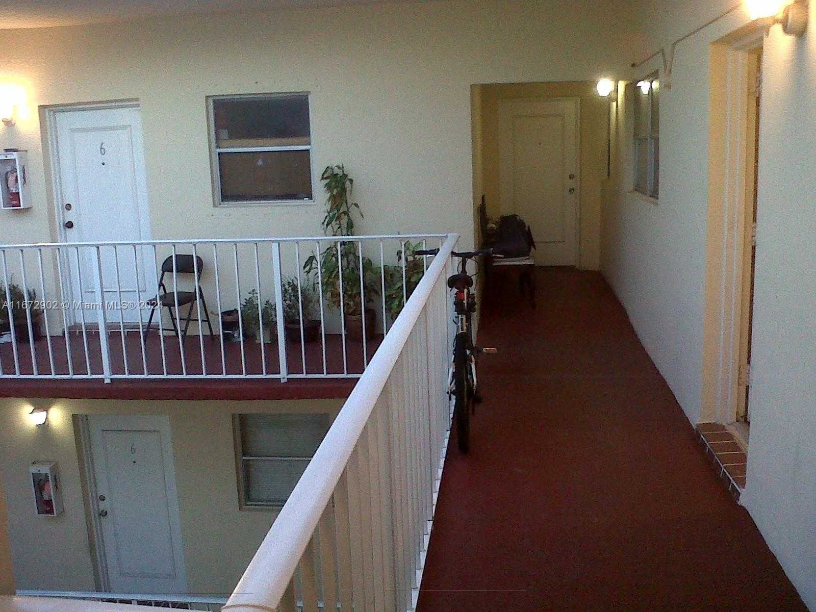 Small Image of 2008 JACKSON ST #E8, Hollywood Number 18