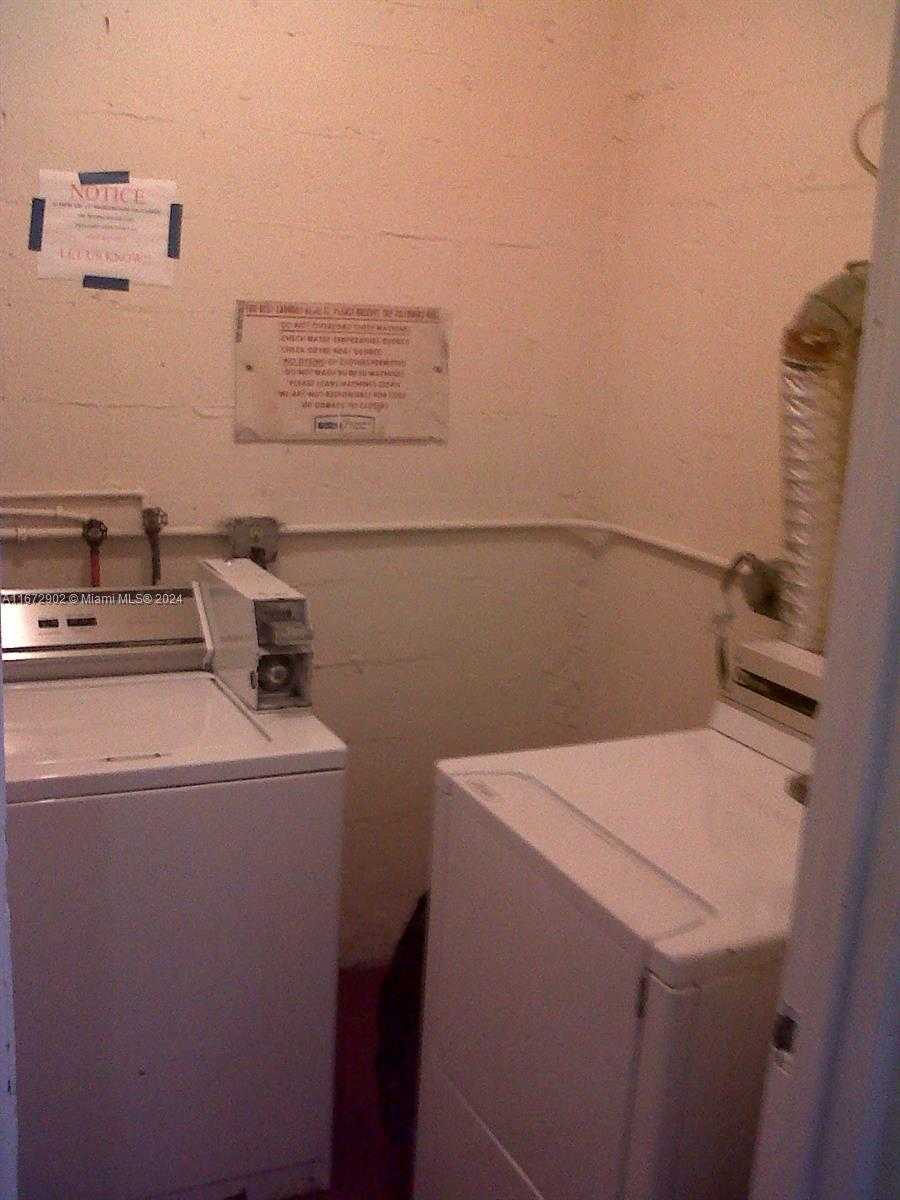 Small Image of 2008 JACKSON ST #E8, Hollywood Number 19