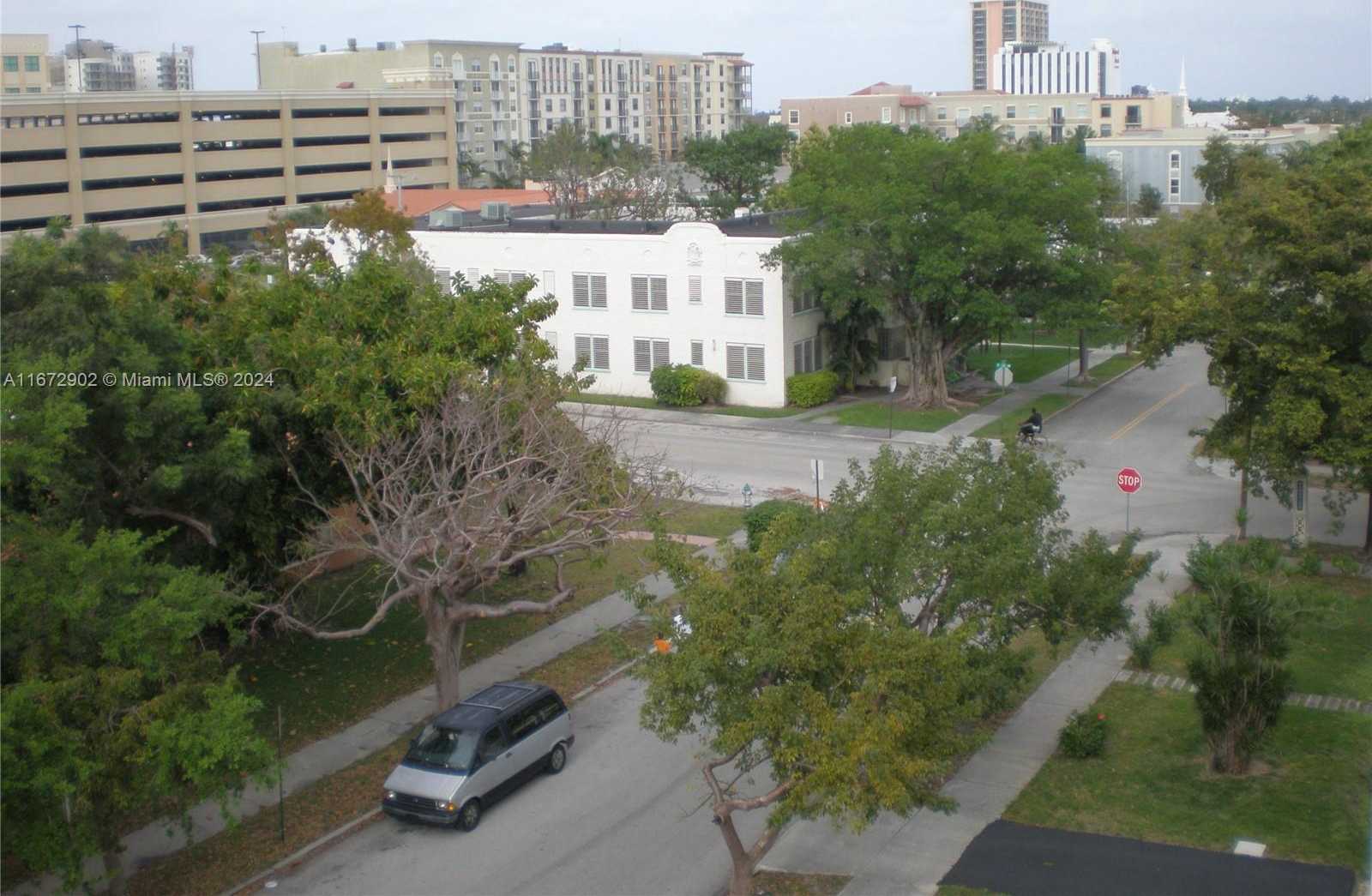 Small Image of 2008 JACKSON ST #E8, Hollywood Number 22