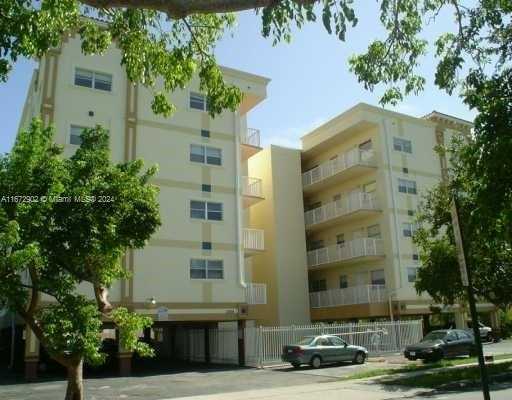 Small Image of 2008 JACKSON ST #E8, Hollywood Number 31