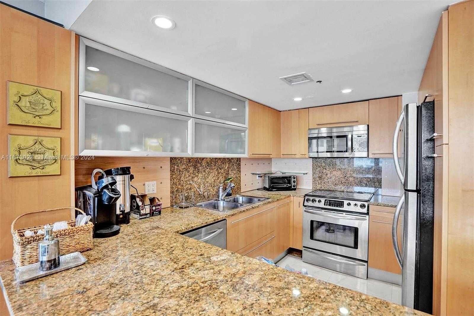 Small Image of 5225 COLLINS AVE #PH7, Miami Beach Number 13