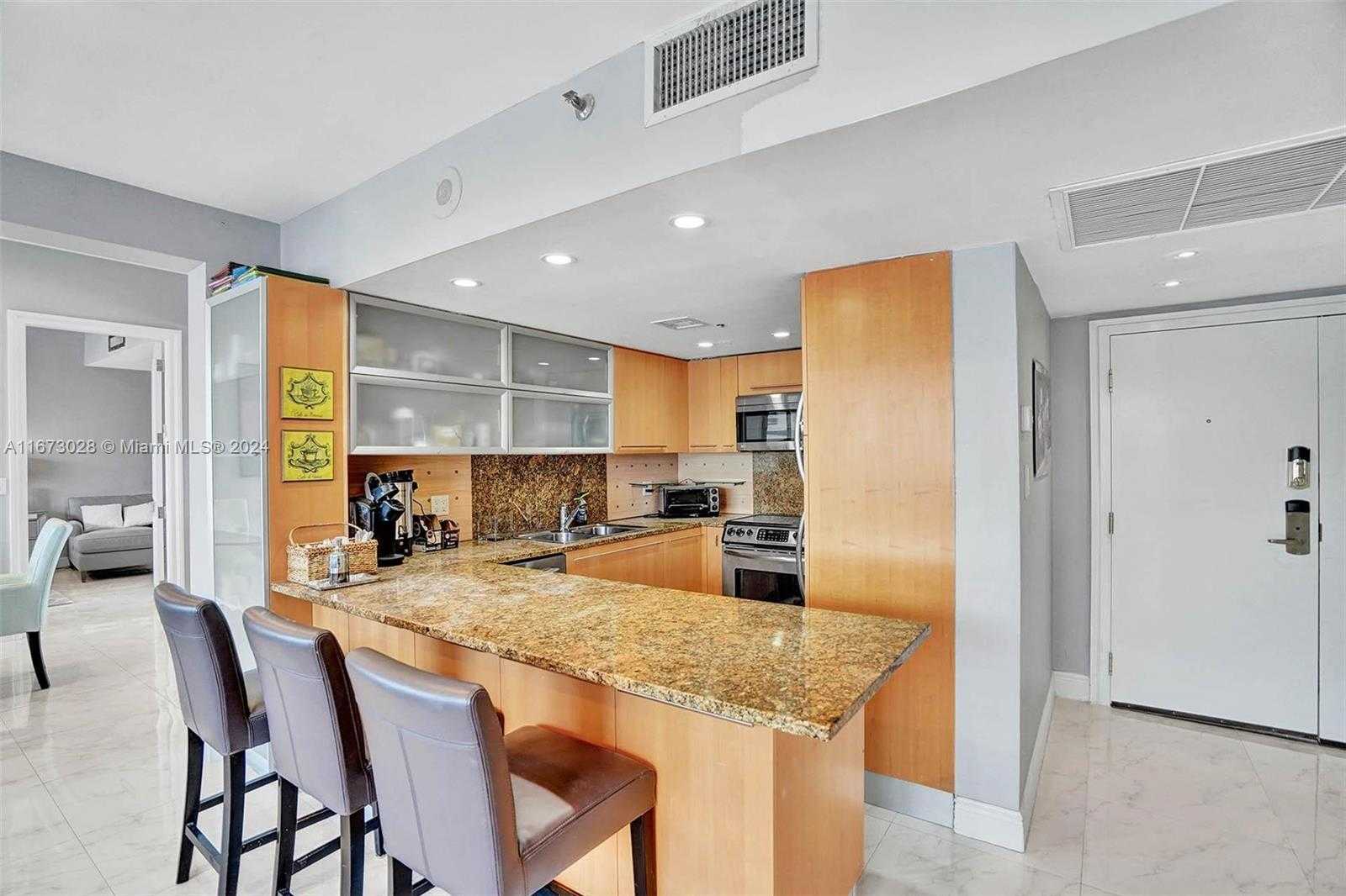 Small Image of 5225 COLLINS AVE #PH7, Miami Beach Number 14