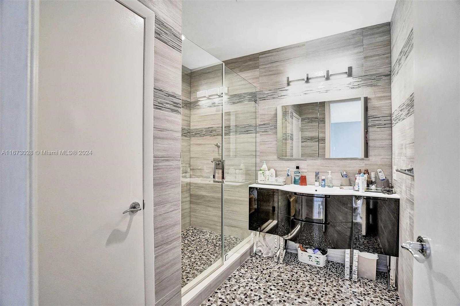 Small Image of 5225 COLLINS AVE #PH7, Miami Beach Number 20