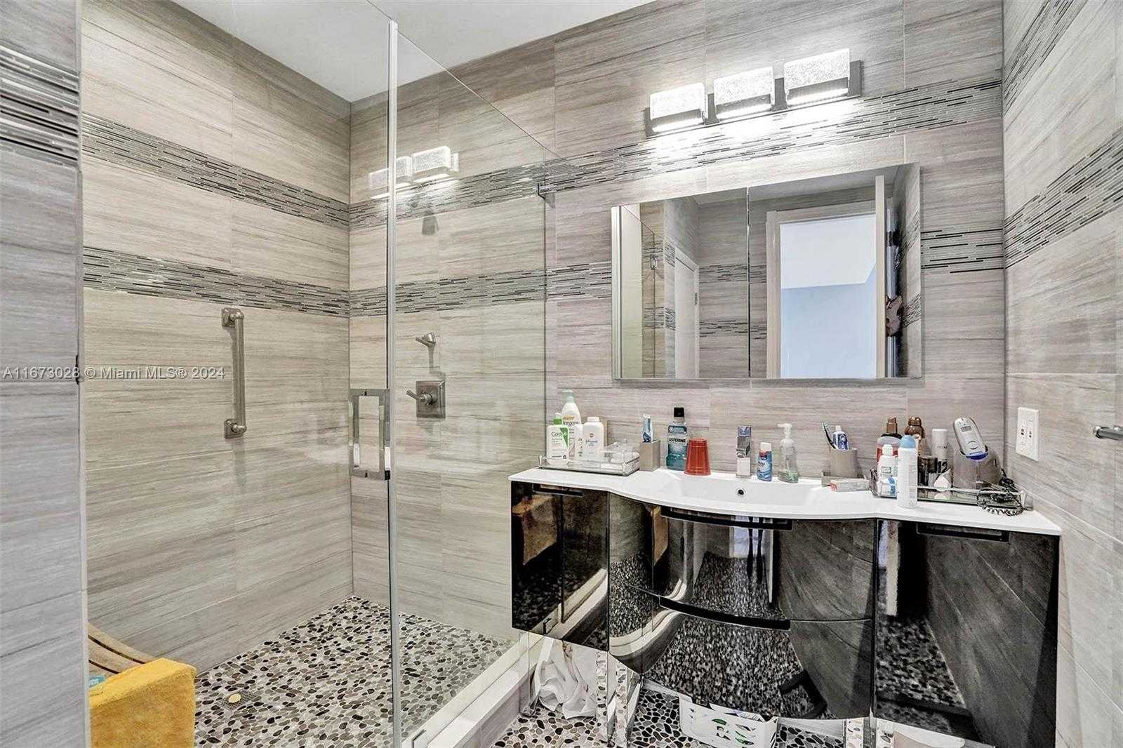 Small Image of 5225 COLLINS AVE #PH7, Miami Beach Number 21