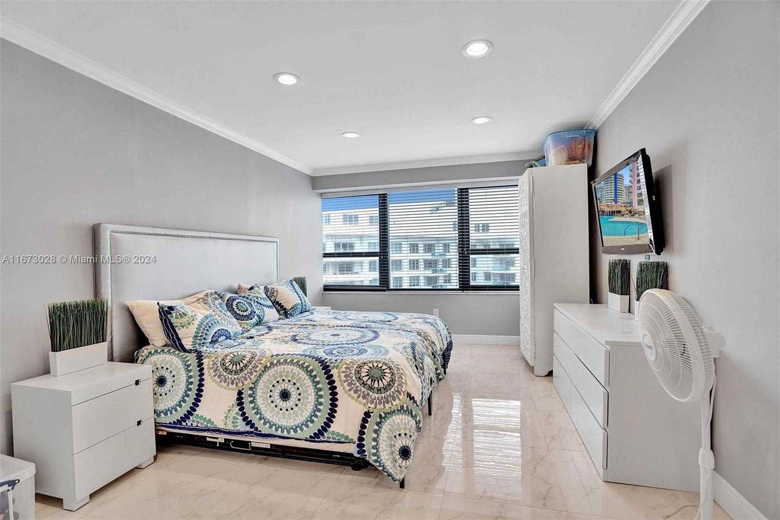 Small Image of 5225 COLLINS AVE #PH7, Miami Beach Number 22