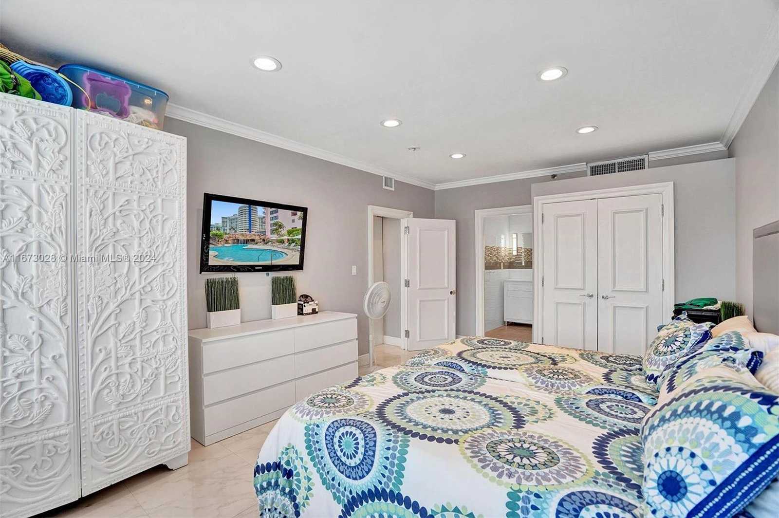 Small Image of 5225 COLLINS AVE #PH7, Miami Beach Number 23