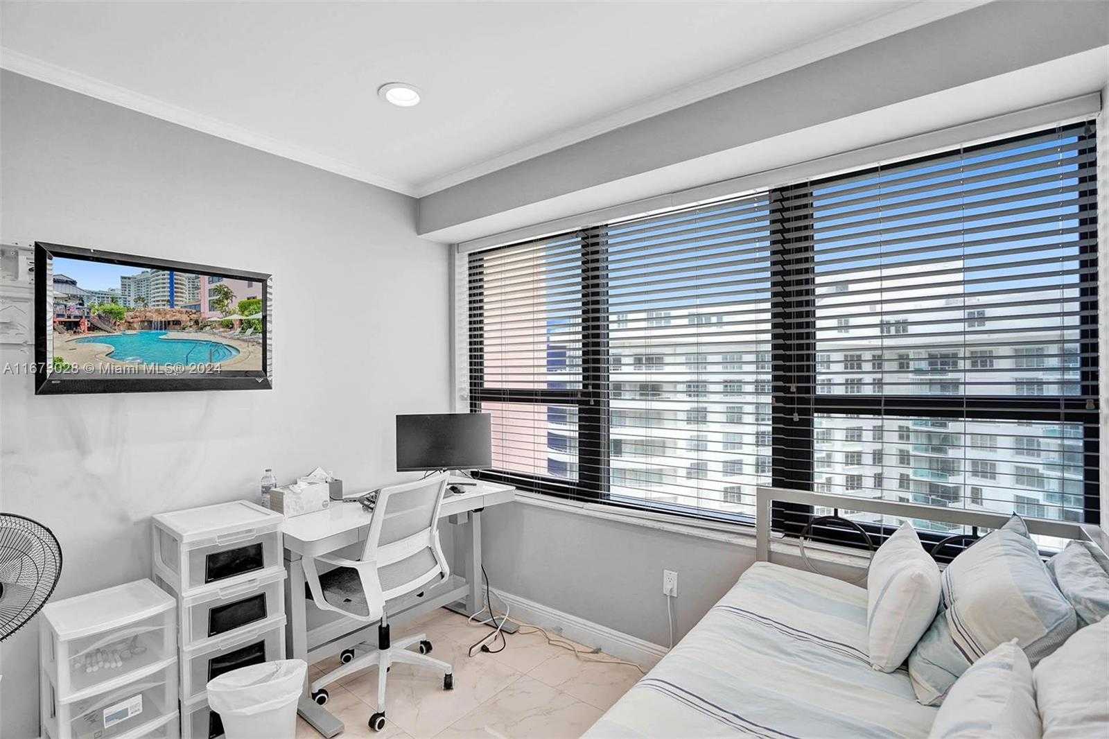 Small Image of 5225 COLLINS AVE #PH7, Miami Beach Number 25