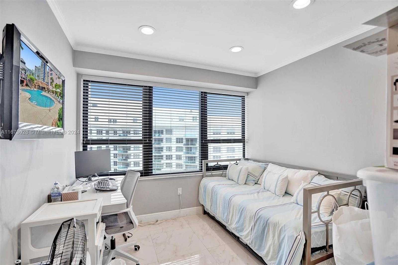 Small Image of 5225 COLLINS AVE #PH7, Miami Beach Number 26