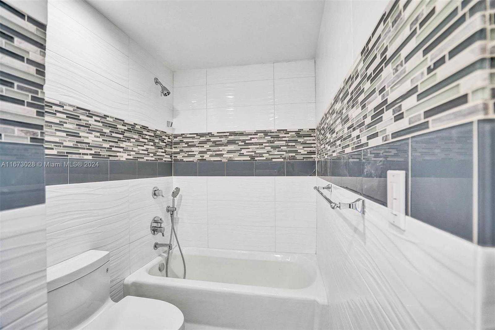 Small Image of 5225 COLLINS AVE #PH7, Miami Beach Number 28