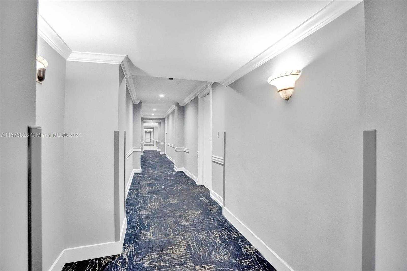 Small Image of 5225 COLLINS AVE #PH7, Miami Beach Number 37