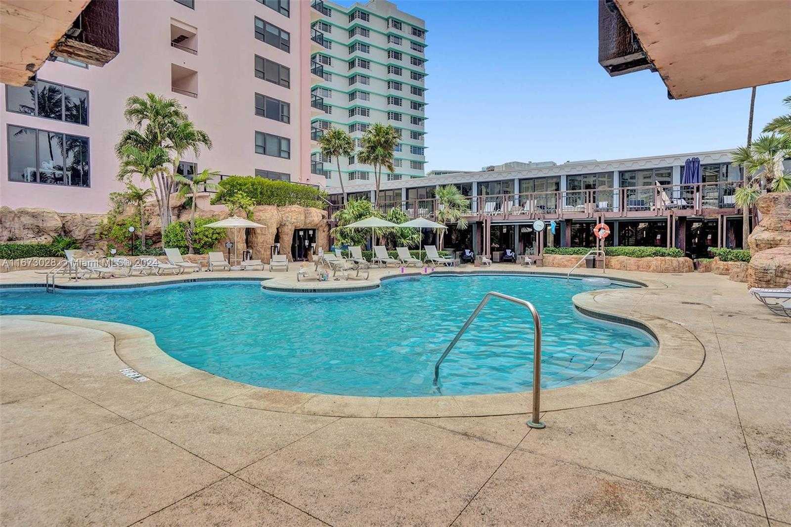 Small Image of 5225 COLLINS AVE #PH7, Miami Beach Number 41