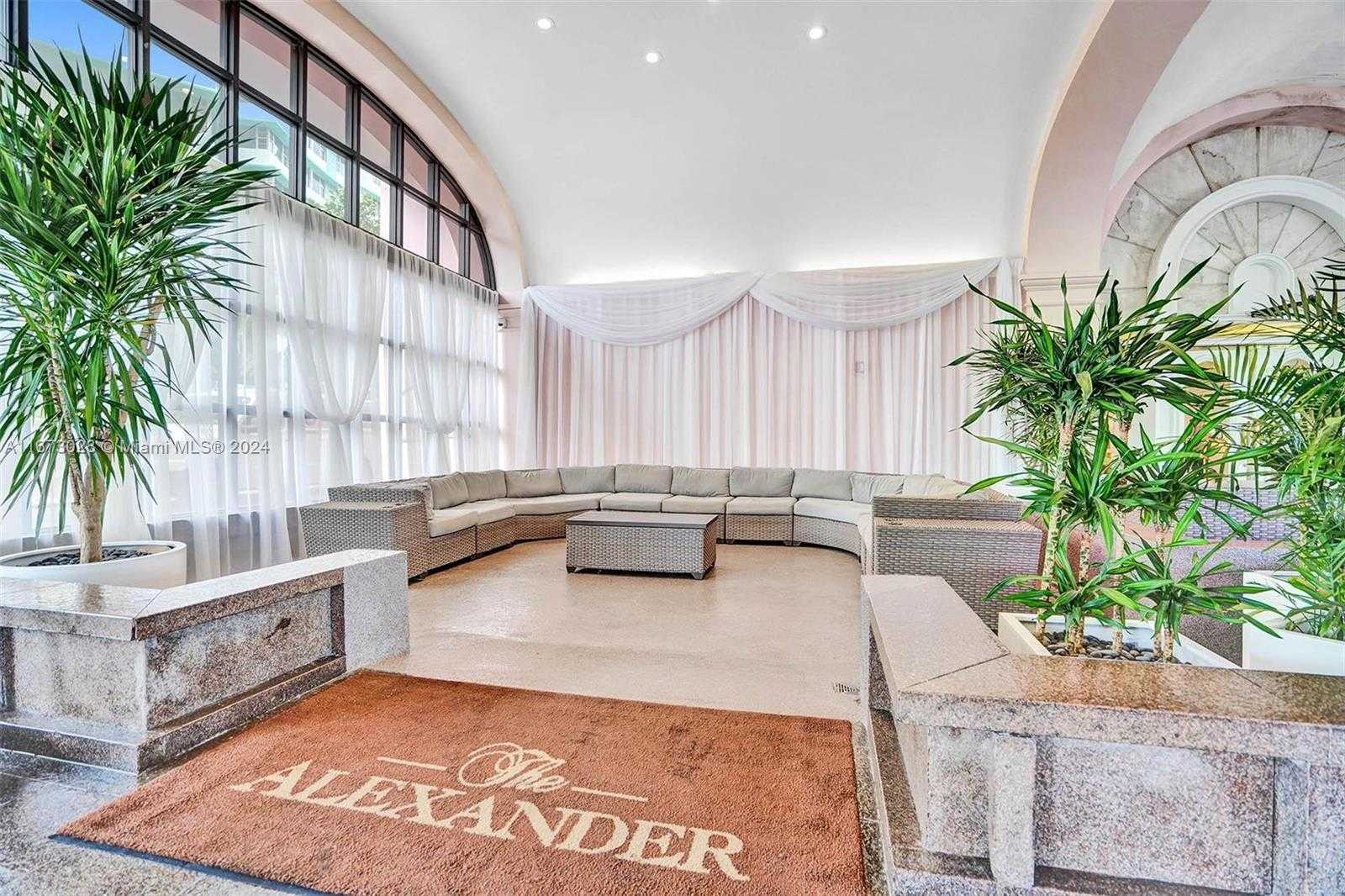 Small Image of 5225 COLLINS AVE #PH7, Miami Beach Number 47