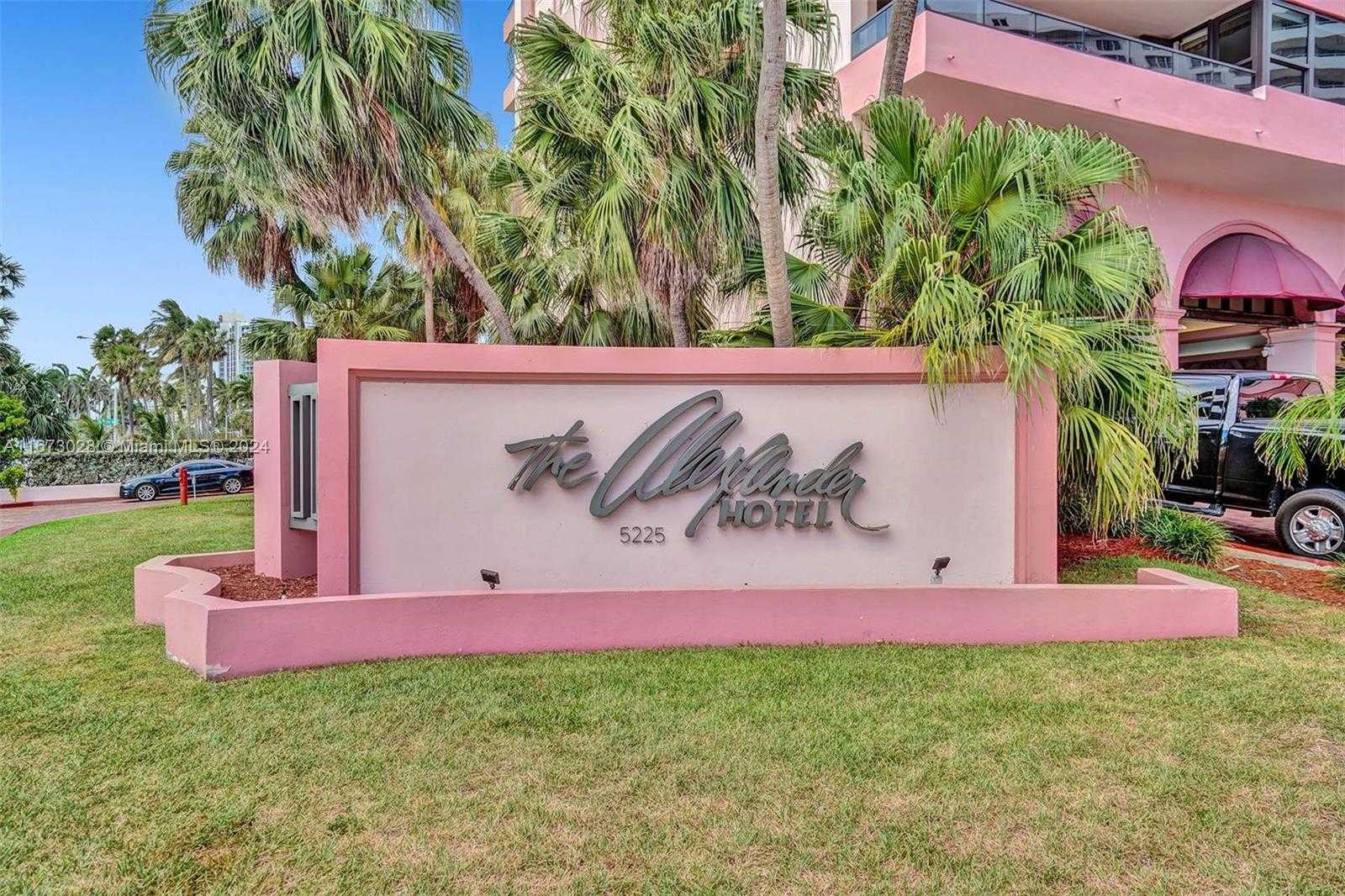 Small Image of 5225 COLLINS AVE #PH7, Miami Beach Number 48