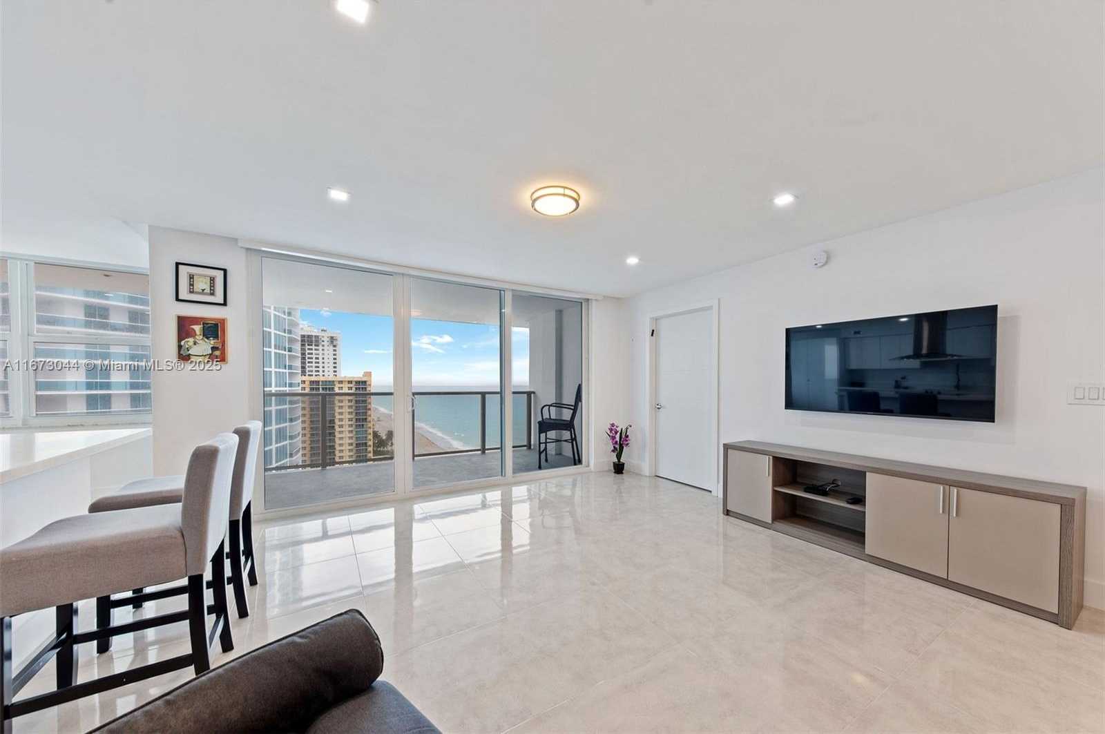 Small Image of 2751 SOUTH OCEAN DR #1802S, Hollywood Number 3
