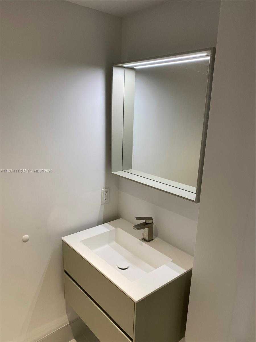 Small Image of 9521 EAST BAY HARBOR DR #605, Bay Harbor Islands Number 18