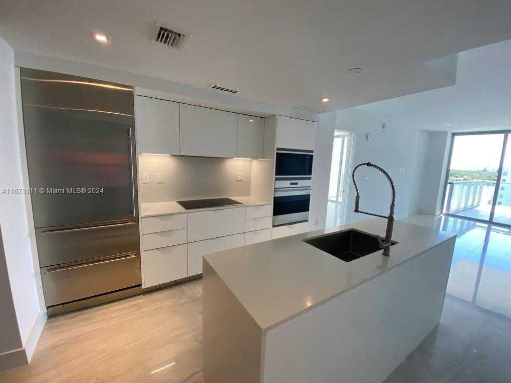 Small Image of 9521 EAST BAY HARBOR DR #605, Bay Harbor Islands Number 6