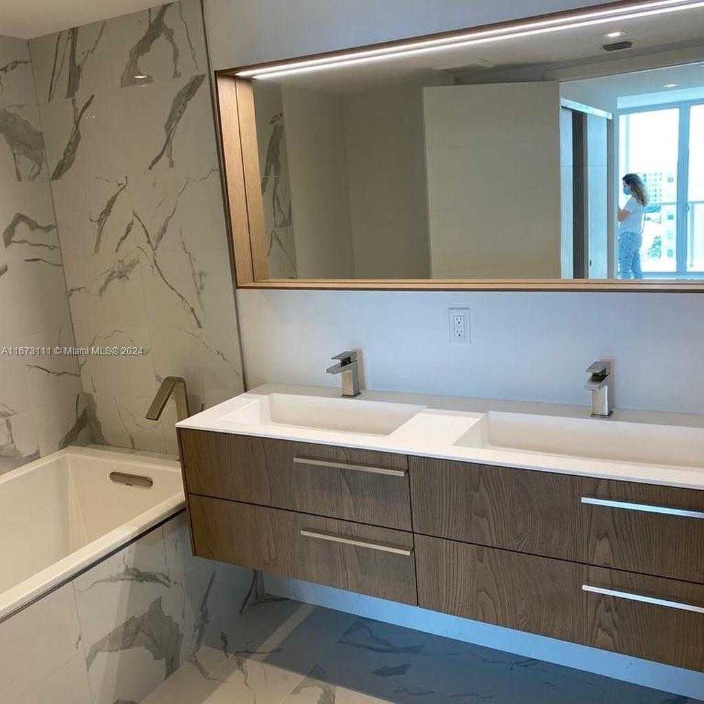 Small Image of 9521 EAST BAY HARBOR DR #605, Bay Harbor Islands Number 8