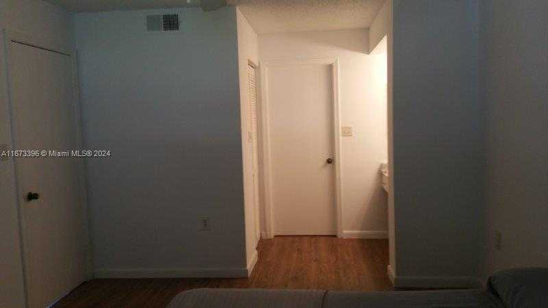 Small Image of 3204 GLENMOOR DR #3204, West Palm Beach Number 2
