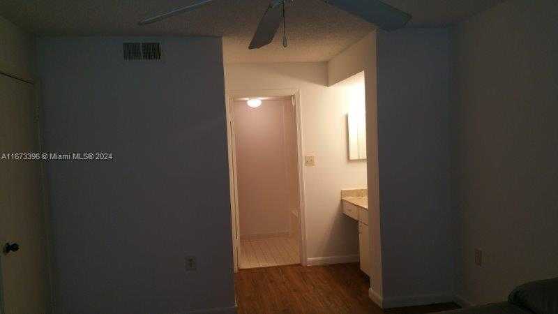 Small Image of 3204 GLENMOOR DR #3204, West Palm Beach Number 5