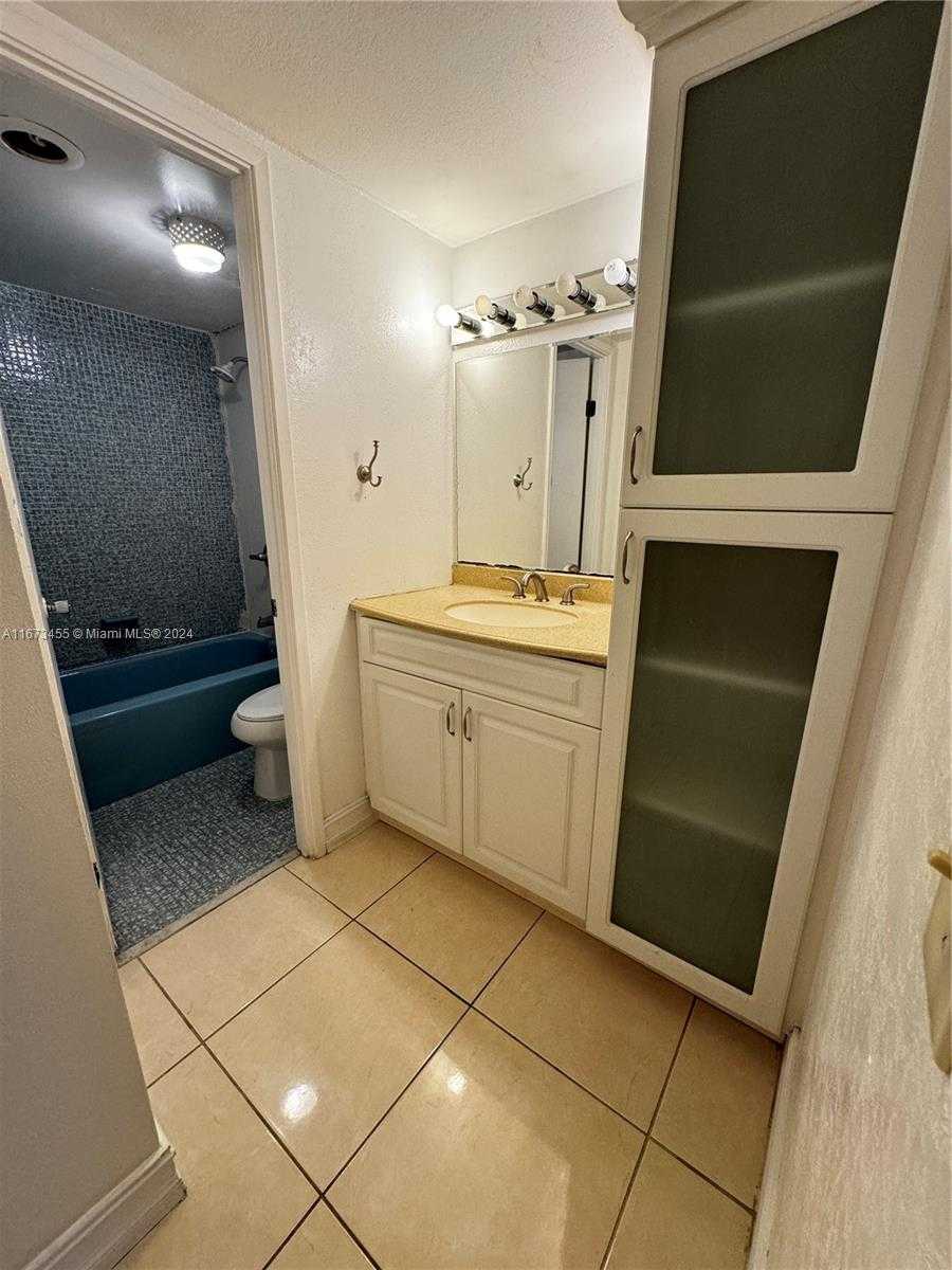 Small Image of 1351 NORTH EAST MIAMI GARDENS DR #403E, Miami Number 14