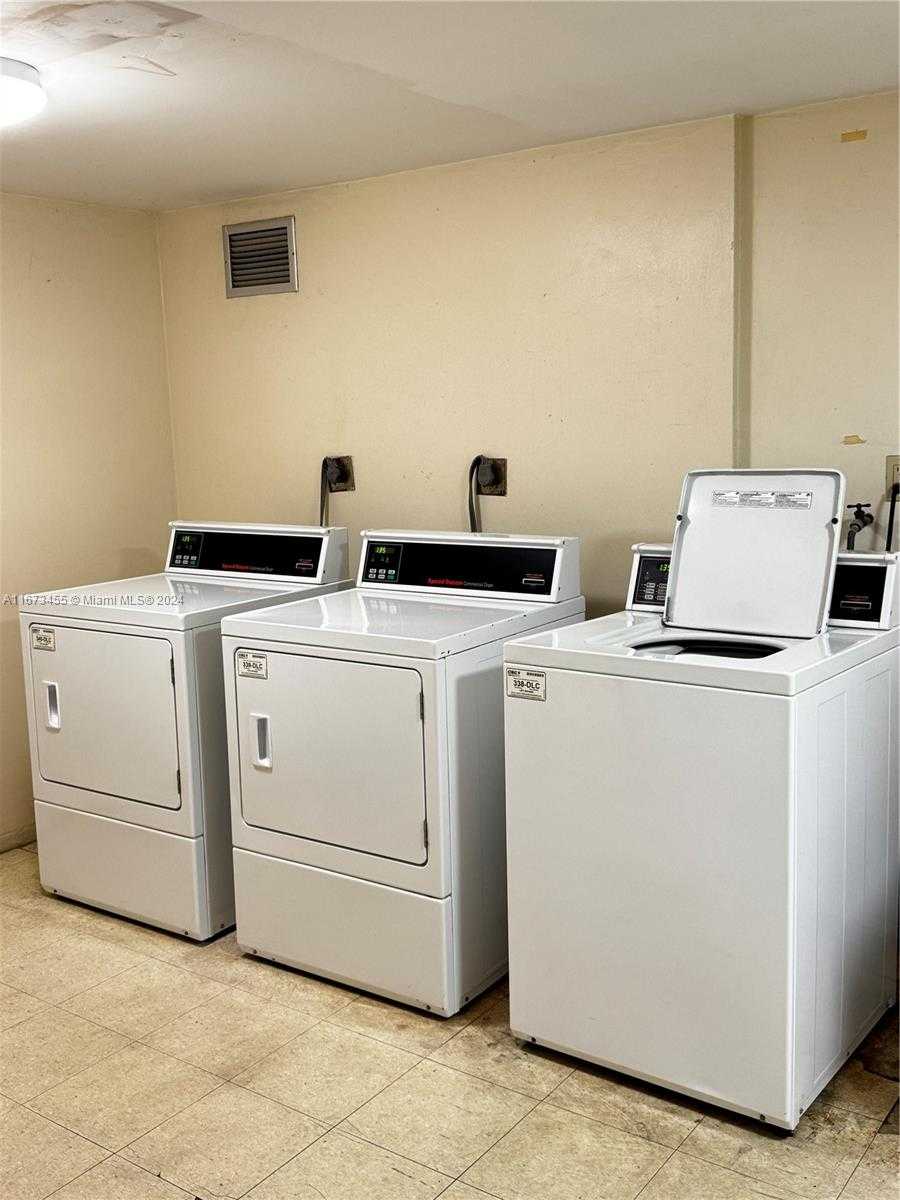 Small Image of 1351 NORTH EAST MIAMI GARDENS DR #403E, Miami Number 16