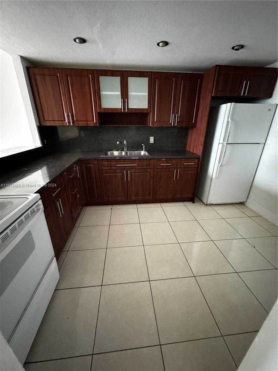 Small Image of 1351 NORTH EAST MIAMI GARDENS DR #403E, Miami Number 3
