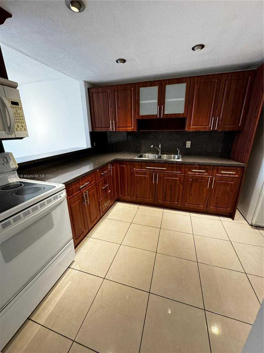Small Image of 1351 NORTH EAST MIAMI GARDENS DR #403E, Miami Number 4
