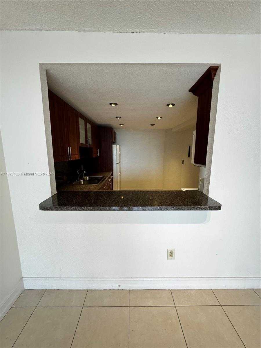 Small Image of 1351 NORTH EAST MIAMI GARDENS DR #403E, Miami Number 5