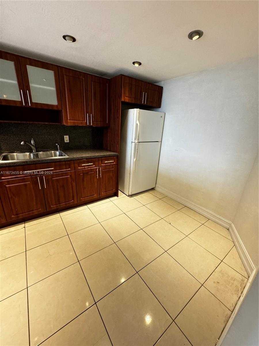 Small Image of 1351 NORTH EAST MIAMI GARDENS DR #403E, Miami Number 6