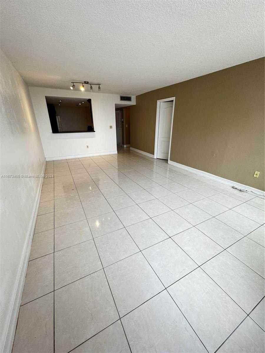 Small Image of 1351 NORTH EAST MIAMI GARDENS DR #403E, Miami Number 8