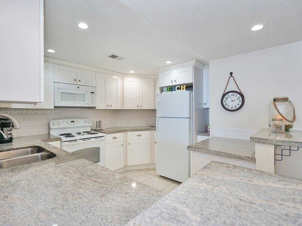 Small Image of 3725 SOUTH OCEAN DR #1216, Hollywood Number 3