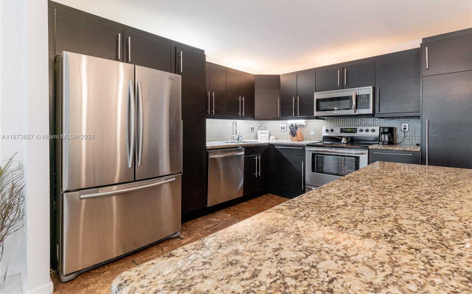 Small Image of 18071 BISCAYNE BLVD #303, Aventura Number 11