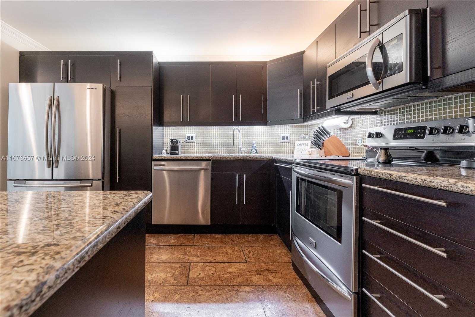 Small Image of 18071 BISCAYNE BLVD #303, Aventura Number 12