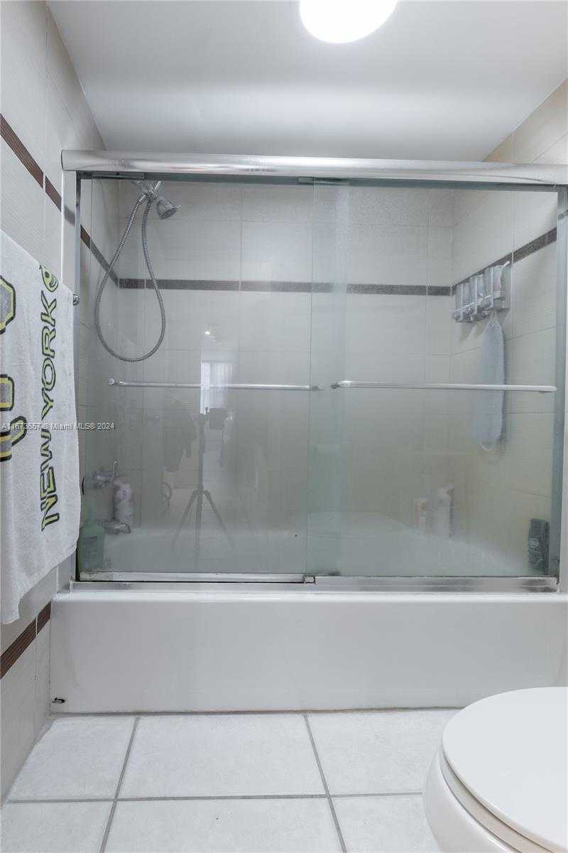 Small Image of 18071 BISCAYNE BLVD #303, Aventura Number 19