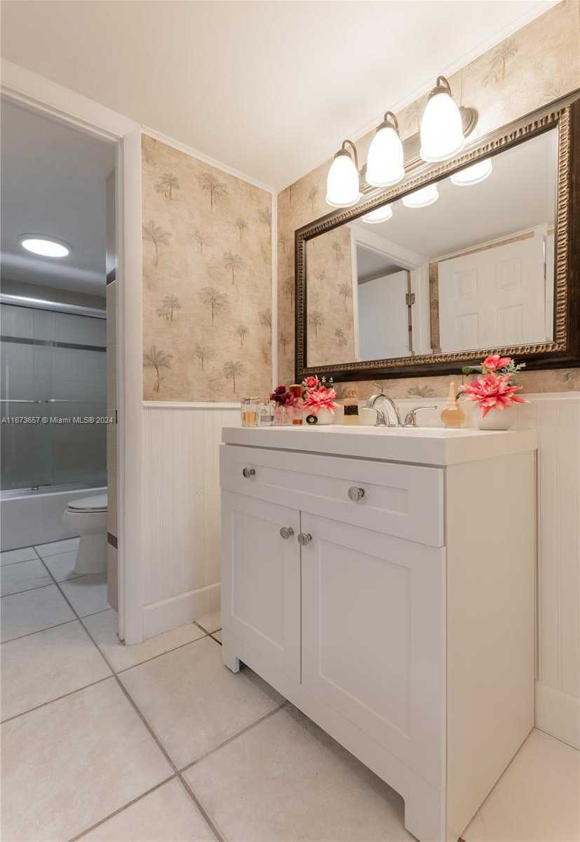 Small Image of 18071 BISCAYNE BLVD #303, Aventura Number 21