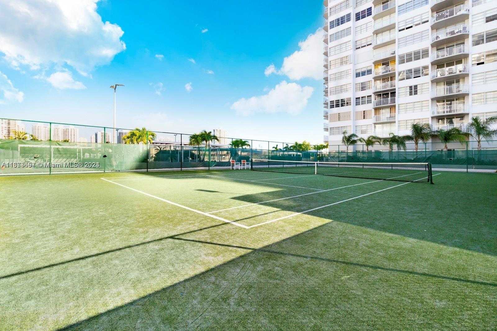 Small Image of 18071 BISCAYNE BLVD #303, Aventura Number 26
