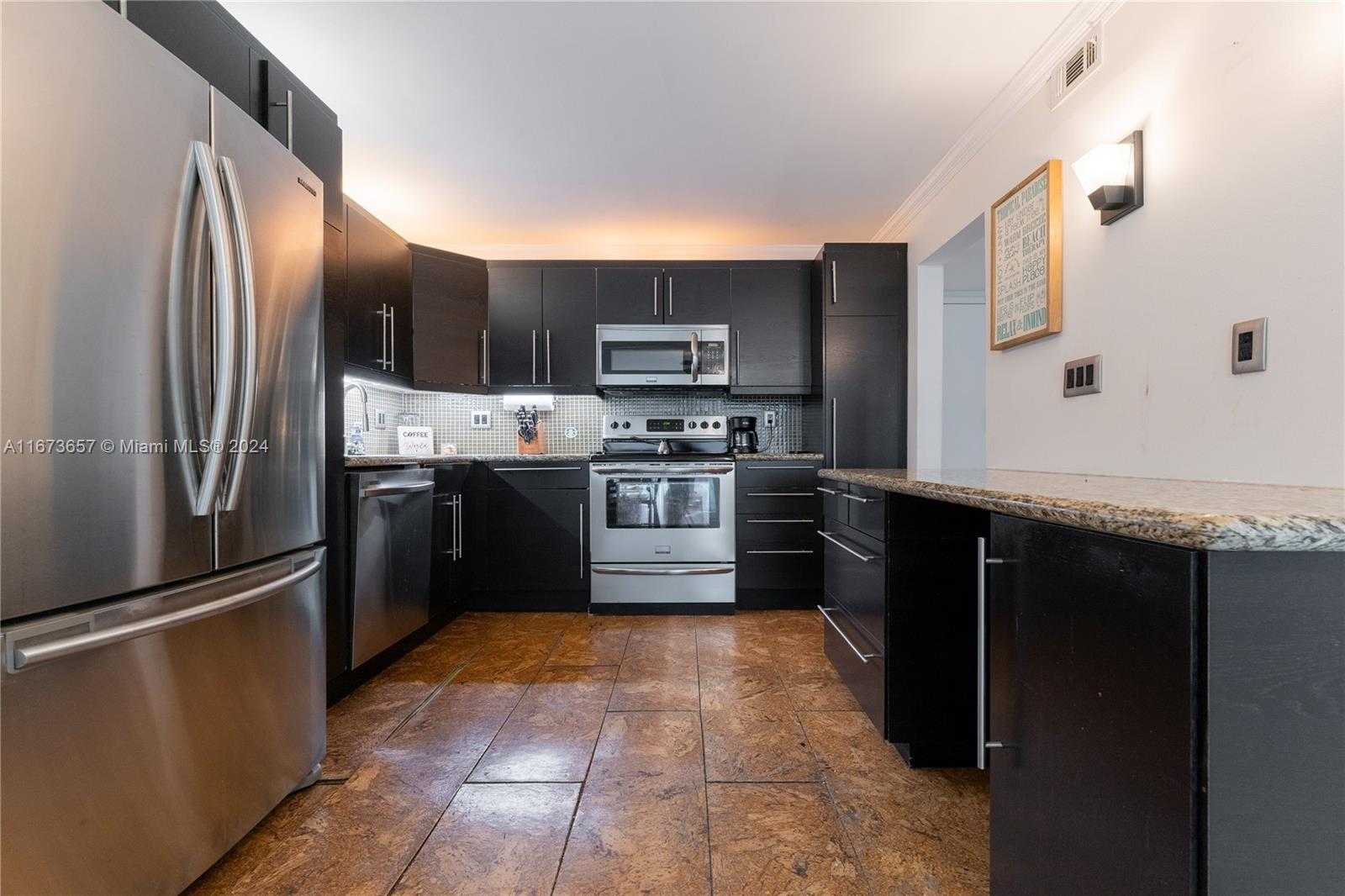 Small Image of 18071 BISCAYNE BLVD #303, Aventura Number 9