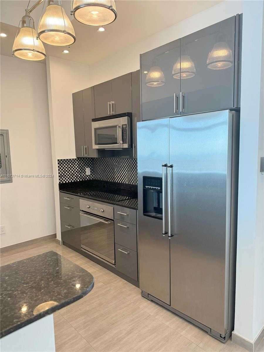 Small Image of 325 SOUTH BISCAYNE BLVD #LPH 19, Miami Number 11