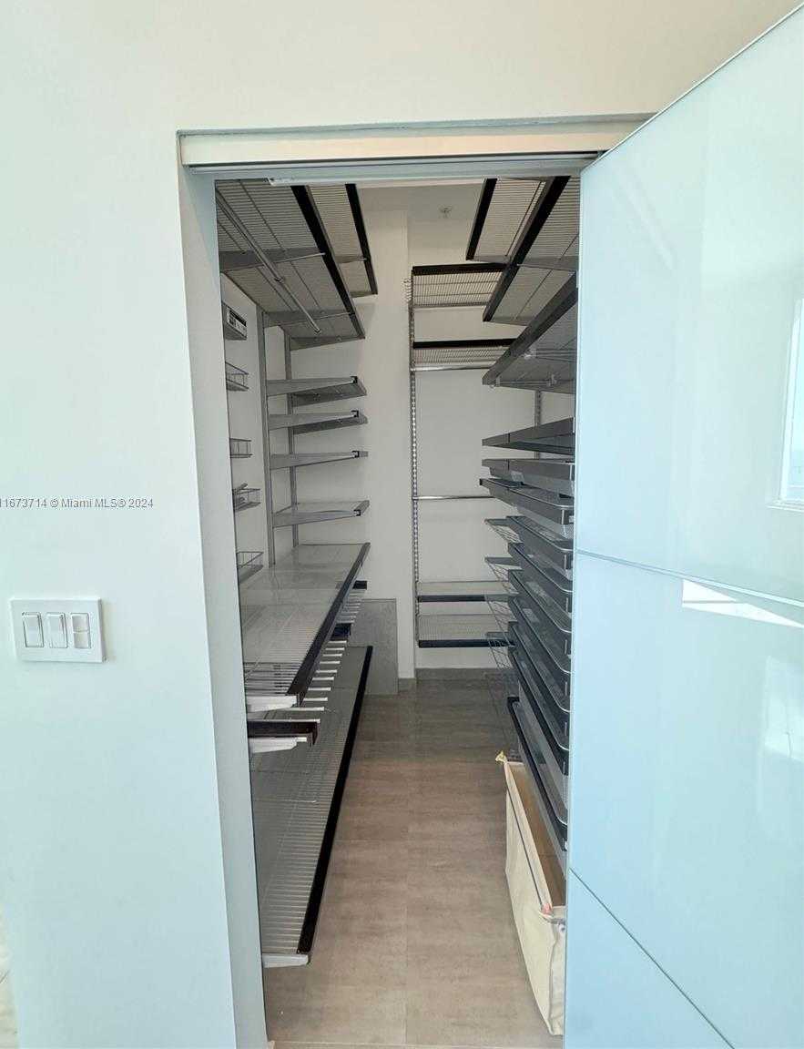 Small Image of 325 SOUTH BISCAYNE BLVD #LPH 19, Miami Number 17