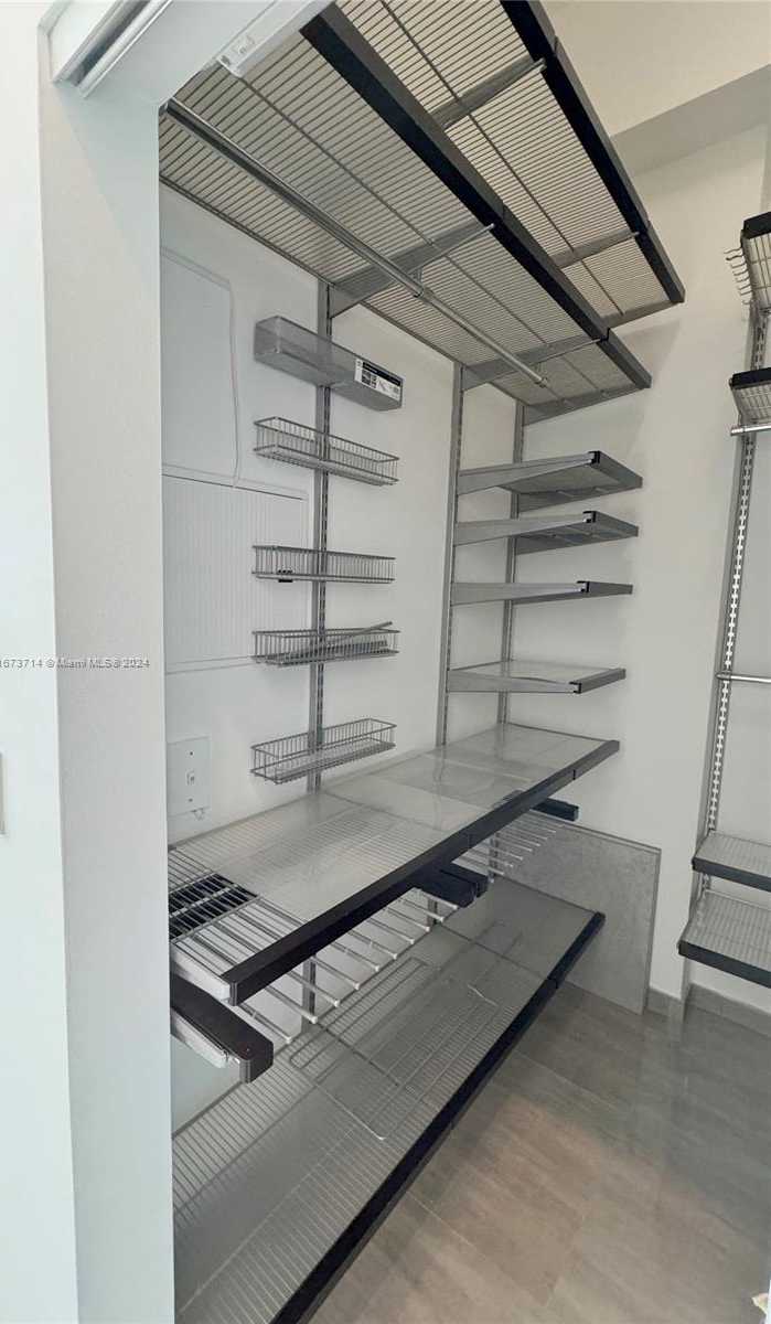 Small Image of 325 SOUTH BISCAYNE BLVD #LPH 19, Miami Number 19