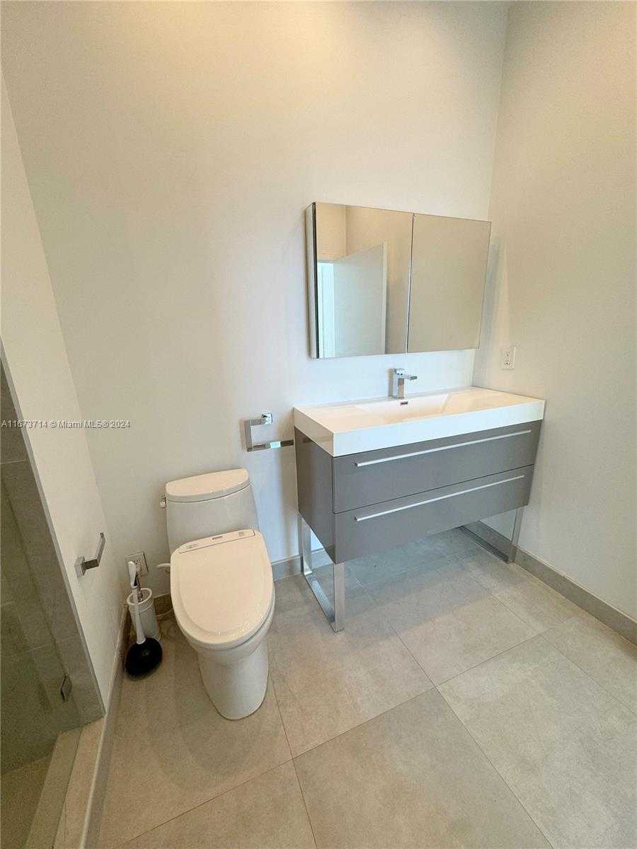Small Image of 325 SOUTH BISCAYNE BLVD #LPH 19, Miami Number 20