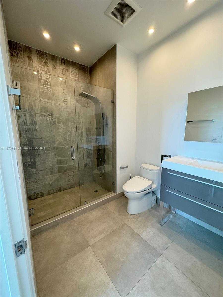 Small Image of 325 SOUTH BISCAYNE BLVD #LPH 19, Miami Number 21