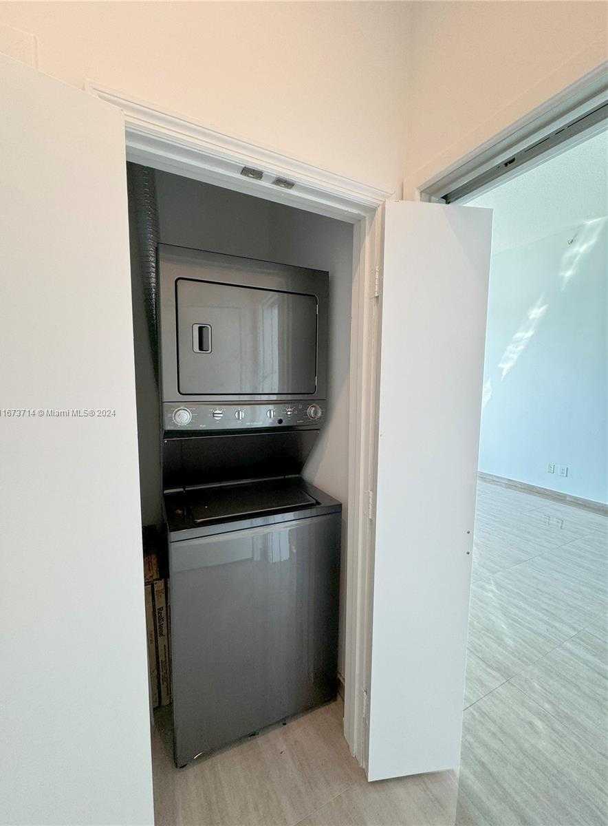 Small Image of 325 SOUTH BISCAYNE BLVD #LPH 19, Miami Number 24