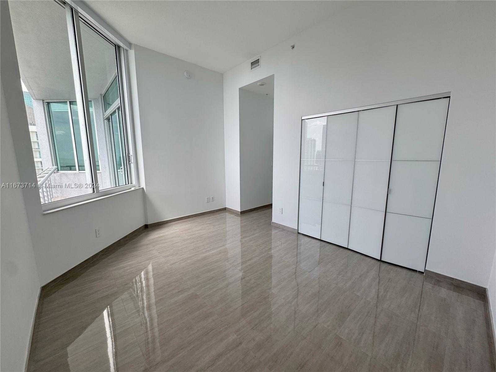 Small Image of 325 SOUTH BISCAYNE BLVD #LPH 19, Miami Number 27