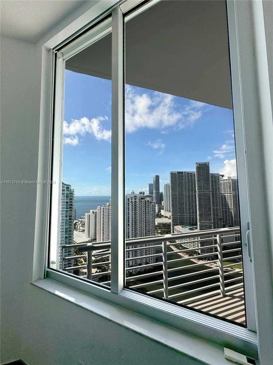 Small Image of 325 SOUTH BISCAYNE BLVD #LPH 19, Miami Number 28